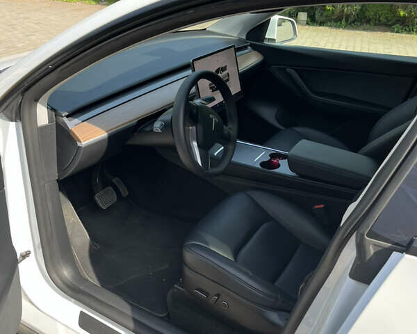 Білий Тесла Model Y, об'ємом двигуна 0 л та пробігом 32 тис. км за 28300 $, фото 21 на Automoto.ua