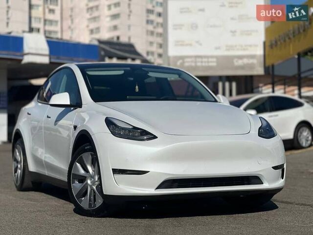 Белый Тесла Model Y, объемом двигателя 0 л и пробегом 31 тыс. км за 24999 $, фото 2 на Automoto.ua
