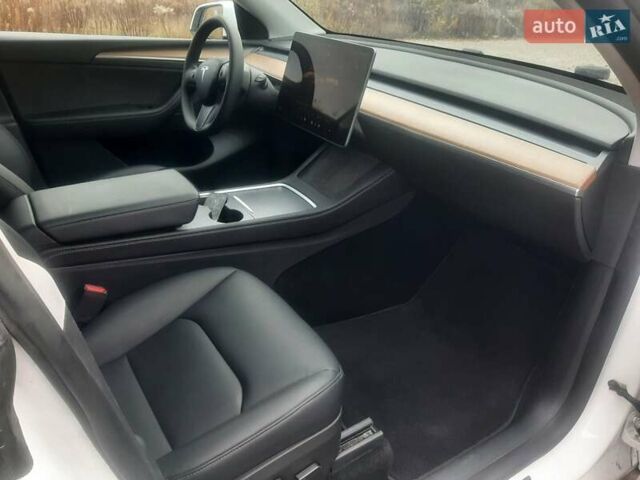 Білий Тесла Model Y, об'ємом двигуна 0 л та пробігом 45 тис. км за 21500 $, фото 10 на Automoto.ua
