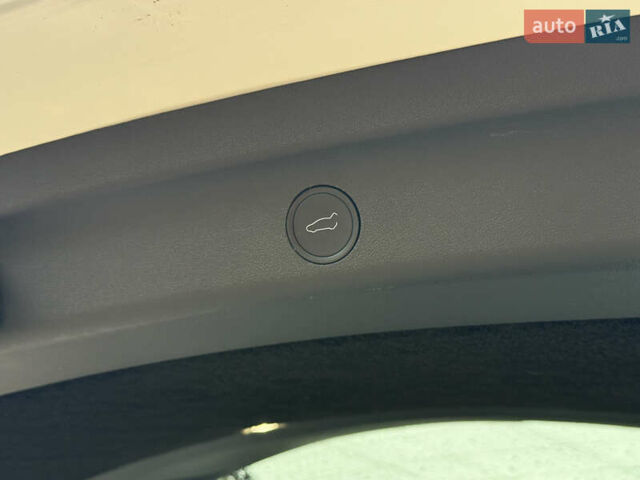 Белый Тесла Model Y, объемом двигателя 0 л и пробегом 53 тыс. км за 36700 $, фото 10 на Automoto.ua