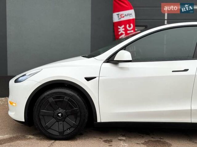 Білий Тесла Model Y, об'ємом двигуна 0 л та пробігом 60 тис. км за 28500 $, фото 4 на Automoto.ua