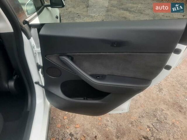 Білий Тесла Model Y, об'ємом двигуна 0 л та пробігом 45 тис. км за 21500 $, фото 17 на Automoto.ua