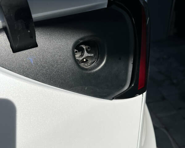 Белый Тесла Model Y, объемом двигателя 0 л и пробегом 59 тыс. км за 26999 $, фото 22 на Automoto.ua