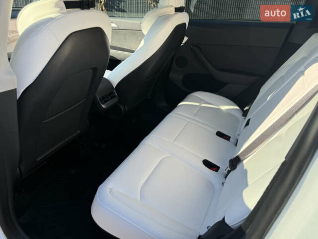 Білий Тесла Model Y, об'ємом двигуна 0 л та пробігом 45 тис. км за 27500 $, фото 6 на Automoto.ua