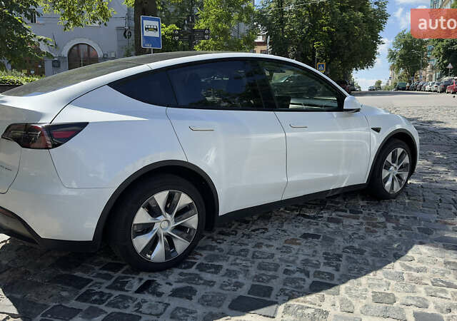 Белый Тесла Model Y, объемом двигателя 0 л и пробегом 7 тыс. км за 35200 $, фото 3 на Automoto.ua