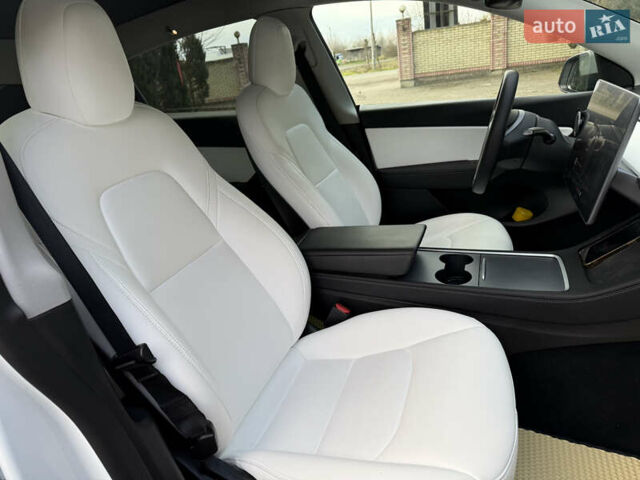 Белый Тесла Model Y, объемом двигателя 0 л и пробегом 129 тыс. км за 27400 $, фото 20 на Automoto.ua