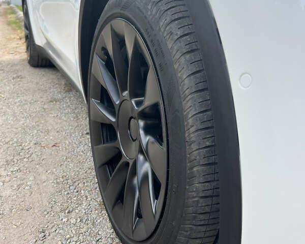 Белый Тесла Model Y, объемом двигателя 0 л и пробегом 16 тыс. км за 29990 $, фото 19 на Automoto.ua