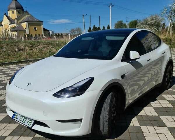 Белый Тесла Model Y, объемом двигателя 0 л и пробегом 54 тыс. км за 28000 $, фото 2 на Automoto.ua