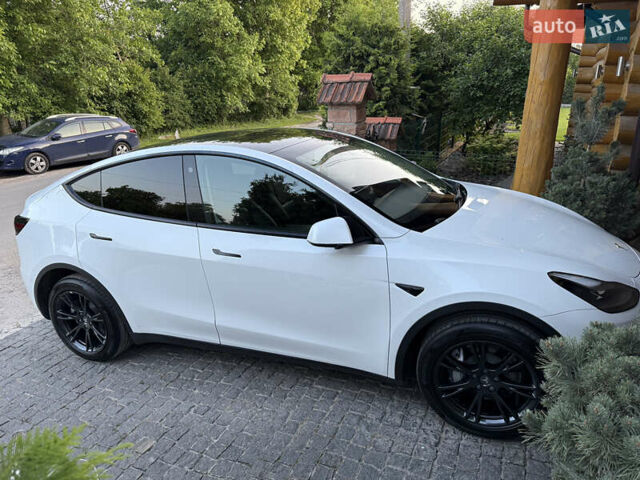 Белый Тесла Model Y, объемом двигателя 0 л и пробегом 81 тыс. км за 25900 $, фото 46 на Automoto.ua