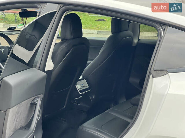 Белый Тесла Model Y, объемом двигателя 0 л и пробегом 79 тыс. км за 29500 $, фото 12 на Automoto.ua