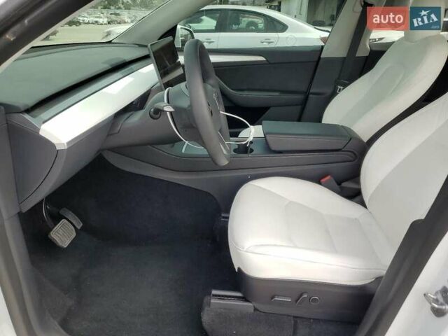 Білий Тесла Model Y, об'ємом двигуна 0 л та пробігом 29 тис. км за 8500 $, фото 6 на Automoto.ua