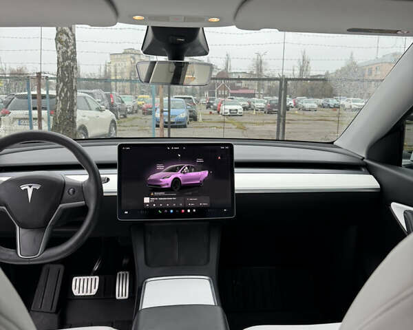 Білий Тесла Model Y, об'ємом двигуна 0 л та пробігом 83 тис. км за 26400 $, фото 21 на Automoto.ua