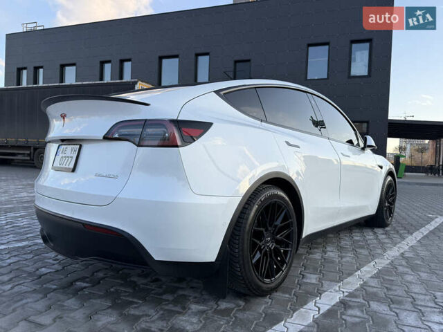 Белый Тесла Model Y, объемом двигателя 0 л и пробегом 45 тыс. км за 29999 $, фото 1 на Automoto.ua