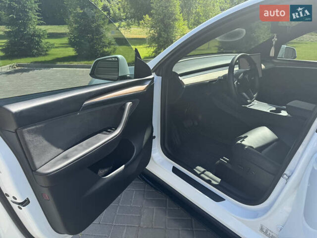 Белый Тесла Model Y, объемом двигателя 0 л и пробегом 62 тыс. км за 39500 $, фото 10 на Automoto.ua