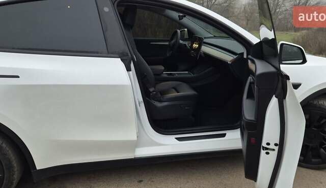 Белый Тесла Model Y, объемом двигателя 0 л и пробегом 27 тыс. км за 29000 $, фото 14 на Automoto.ua