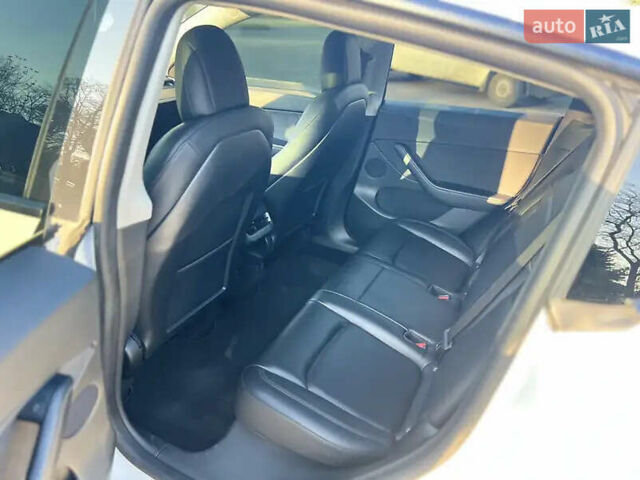 Белый Тесла Model Y, объемом двигателя 0 л и пробегом 62 тыс. км за 28000 $, фото 8 на Automoto.ua