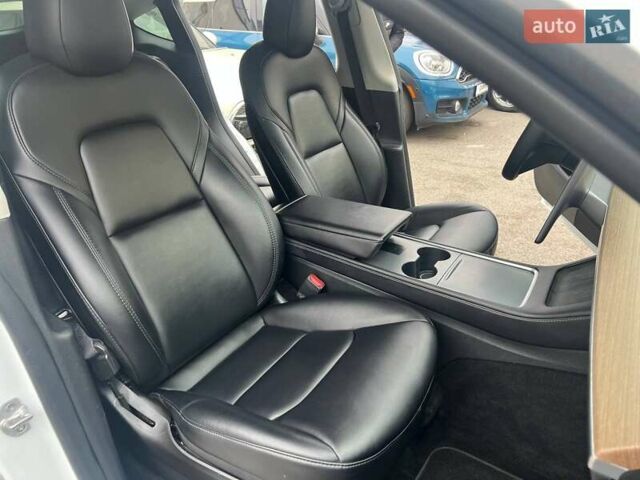Белый Тесла Model Y, объемом двигателя 0 л и пробегом 31 тыс. км за 24999 $, фото 8 на Automoto.ua