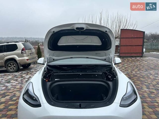 Белый Тесла Model Y, объемом двигателя 0 л и пробегом 94 тыс. км за 29999 $, фото 28 на Automoto.ua