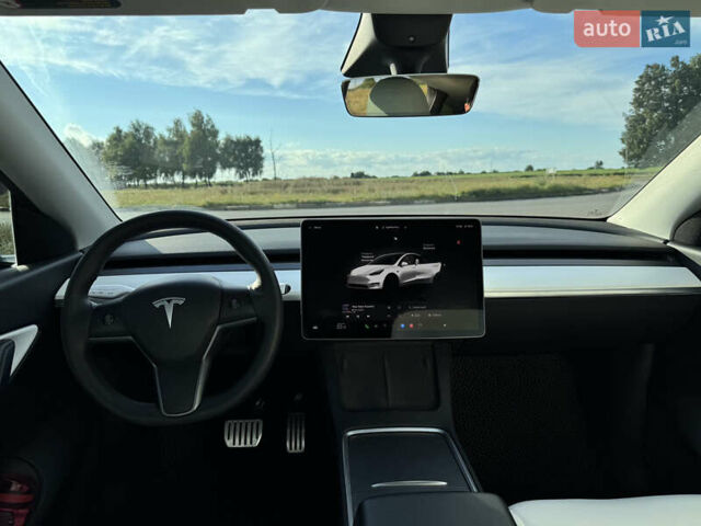 Белый Тесла Model Y, объемом двигателя 0 л и пробегом 51 тыс. км за 31000 $, фото 49 на Automoto.ua