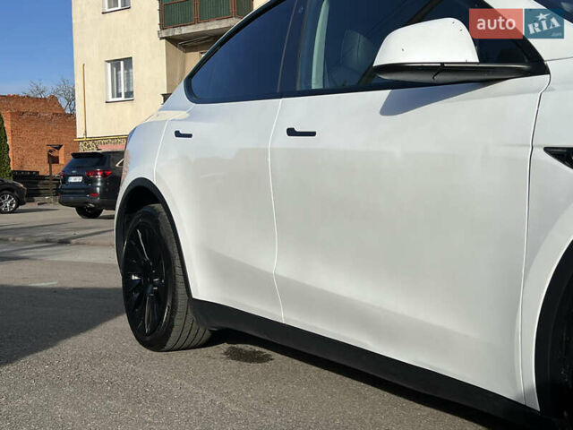 Білий Тесла Model Y, об'ємом двигуна 0 л та пробігом 12 тис. км за 24750 $, фото 9 на Automoto.ua