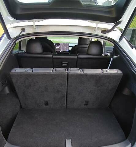 Белый Тесла Model Y, объемом двигателя 0 л и пробегом 69 тыс. км за 23500 $, фото 11 на Automoto.ua