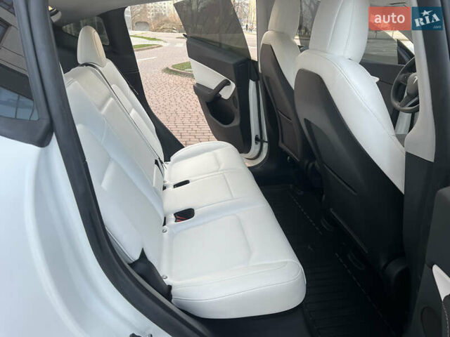 Белый Тесла Model Y, объемом двигателя 0 л и пробегом 21 тыс. км за 34999 $, фото 26 на Automoto.ua