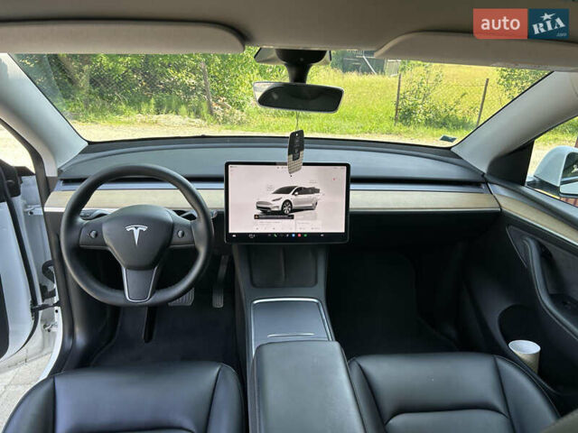 Белый Тесла Model Y, объемом двигателя 0 л и пробегом 129 тыс. км за 36499 $, фото 10 на Automoto.ua