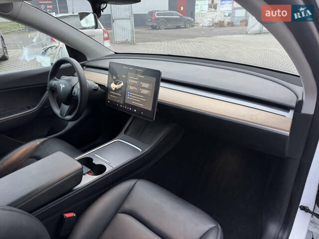 Белый Тесла Model Y, объемом двигателя 0 л и пробегом 29 тыс. км за 21700 $, фото 24 на Automoto.ua