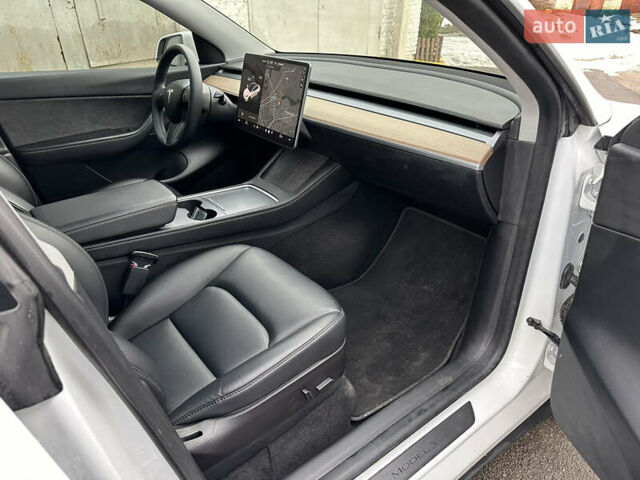 Белый Тесла Model Y, объемом двигателя 0 л и пробегом 38 тыс. км за 44900 $, фото 19 на Automoto.ua