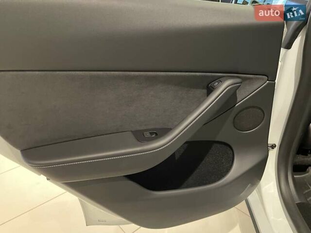 Белый Тесла Model Y, объемом двигателя 0 л и пробегом 14 тыс. км за 47800 $, фото 27 на Automoto.ua