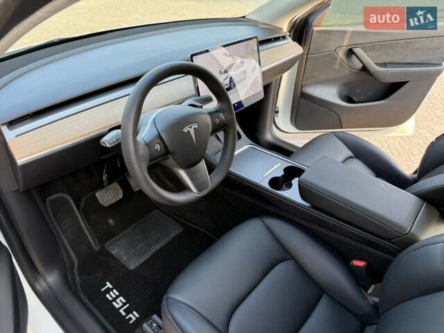 Белый Тесла Model Y, объемом двигателя 0 л и пробегом 75 тыс. км за 24900 $, фото 37 на Automoto.ua