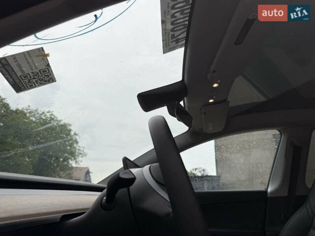 Белый Тесла Model Y, объемом двигателя 0 л и пробегом 36 тыс. км за 15500 $, фото 40 на Automoto.ua
