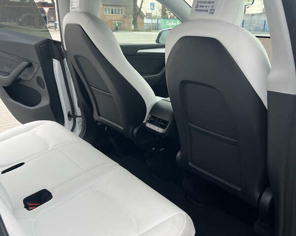 Білий Тесла Model Y, об'ємом двигуна 0 л та пробігом 15 тис. км за 27999 $, фото 20 на Automoto.ua