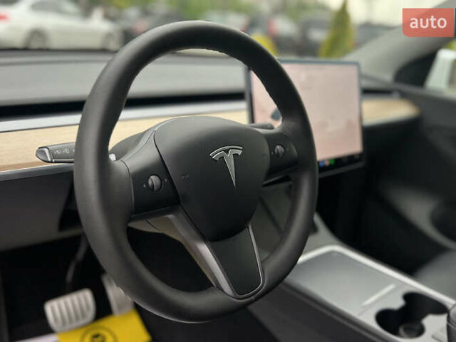 Белый Тесла Model Y, объемом двигателя 0 л и пробегом 23 тыс. км за 39990 $, фото 18 на Automoto.ua