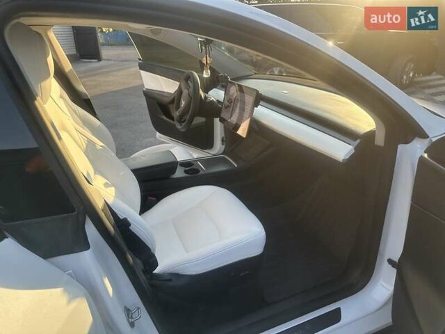 Тесла Model Y 2022 у Києві на Automoto.ua Білий Тесла Model Y, об'ємом двигуна 0 л та пробігом 25 тис. км за 35500 $, фото 37 на Automoto.ua