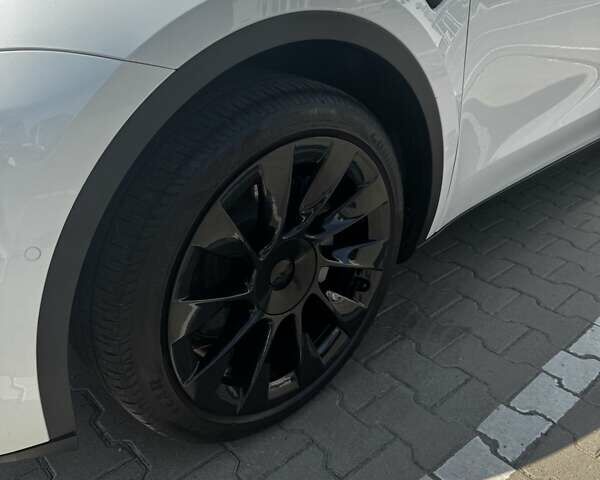 Белый Тесла Model Y, объемом двигателя 0 л и пробегом 49 тыс. км за 28000 $, фото 12 на Automoto.ua