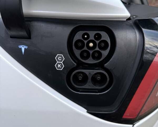Белый Тесла Model Y, объемом двигателя 0 л и пробегом 51 тыс. км за 38300 $, фото 16 на Automoto.ua