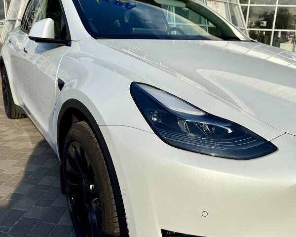 Белый Тесла Model Y, объемом двигателя 0 л и пробегом 23 тыс. км за 33777 $, фото 5 на Automoto.ua