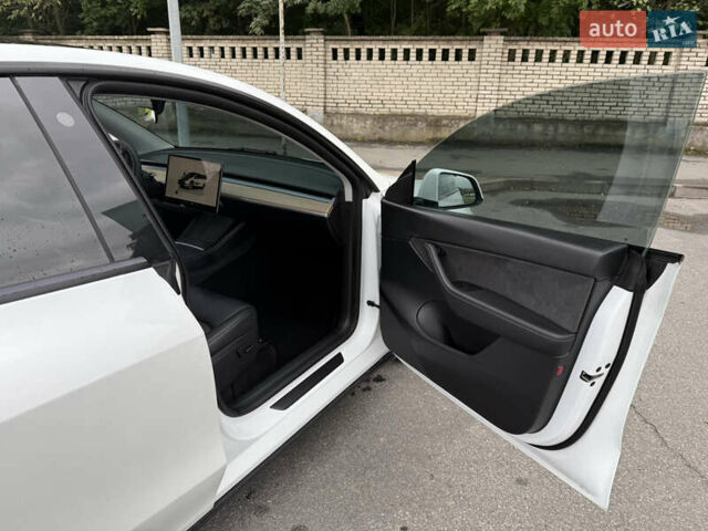 Білий Тесла Model Y, об'ємом двигуна 0 л та пробігом 82 тис. км за 25499 $, фото 16 на Automoto.ua