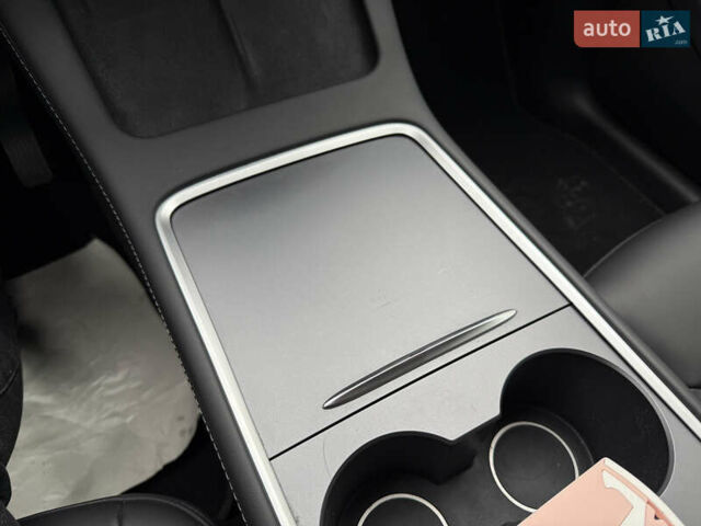 Белый Тесла Model Y, объемом двигателя 0 л и пробегом 53 тыс. км за 36700 $, фото 30 на Automoto.ua