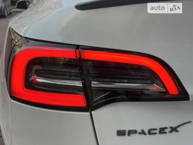 Белый Тесла Model Y, объемом двигателя 0 л и пробегом 21 тыс. км за 34999 $, фото 13 на Automoto.ua