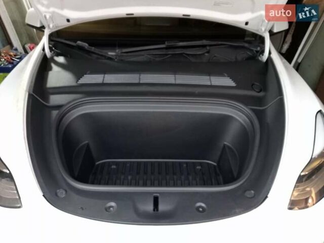 Белый Тесла Model Y, объемом двигателя 0 л и пробегом 82 тыс. км за 24499 $, фото 17 на Automoto.ua