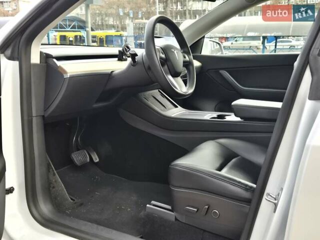 Белый Тесла Model Y, объемом двигателя 0 л и пробегом 70 тыс. км за 31500 $, фото 7 на Automoto.ua
