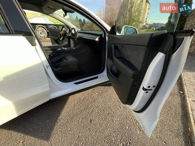 Білий Тесла Model Y, об'ємом двигуна 0 л та пробігом 12 тис. км за 24750 $, фото 48 на Automoto.ua