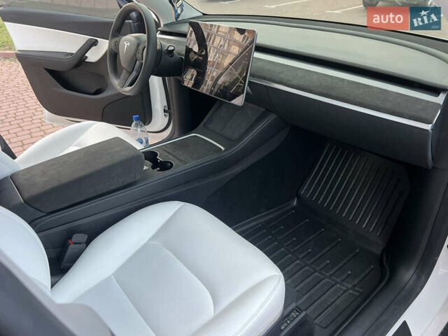 Белый Тесла Model Y, объемом двигателя 0 л и пробегом 21 тыс. км за 34999 $, фото 34 на Automoto.ua