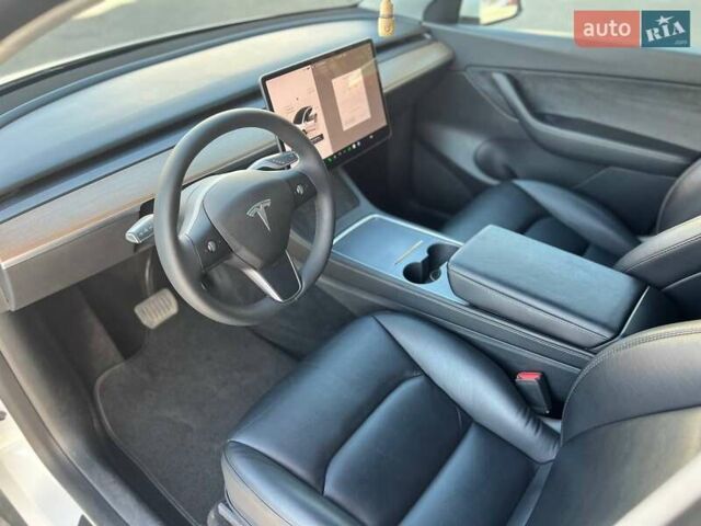 Белый Тесла Model Y, объемом двигателя 0 л и пробегом 31 тыс. км за 24999 $, фото 14 на Automoto.ua