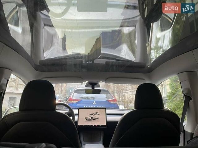 Белый Тесла Model Y, объемом двигателя 0 л и пробегом 17 тыс. км за 28600 $, фото 17 на Automoto.ua