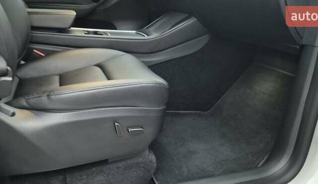 Белый Тесла Model Y, объемом двигателя 0 л и пробегом 27 тыс. км за 29000 $, фото 15 на Automoto.ua