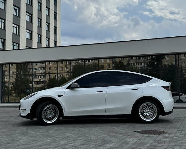 Білий Тесла Model Y, об'ємом двигуна 0 л та пробігом 80 тис. км за 26800 $, фото 3 на Automoto.ua
