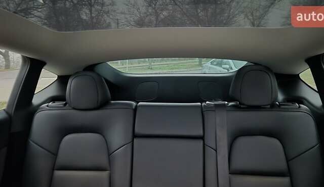 Белый Тесла Model Y, объемом двигателя 0 л и пробегом 27 тыс. км за 29000 $, фото 1 на Automoto.ua